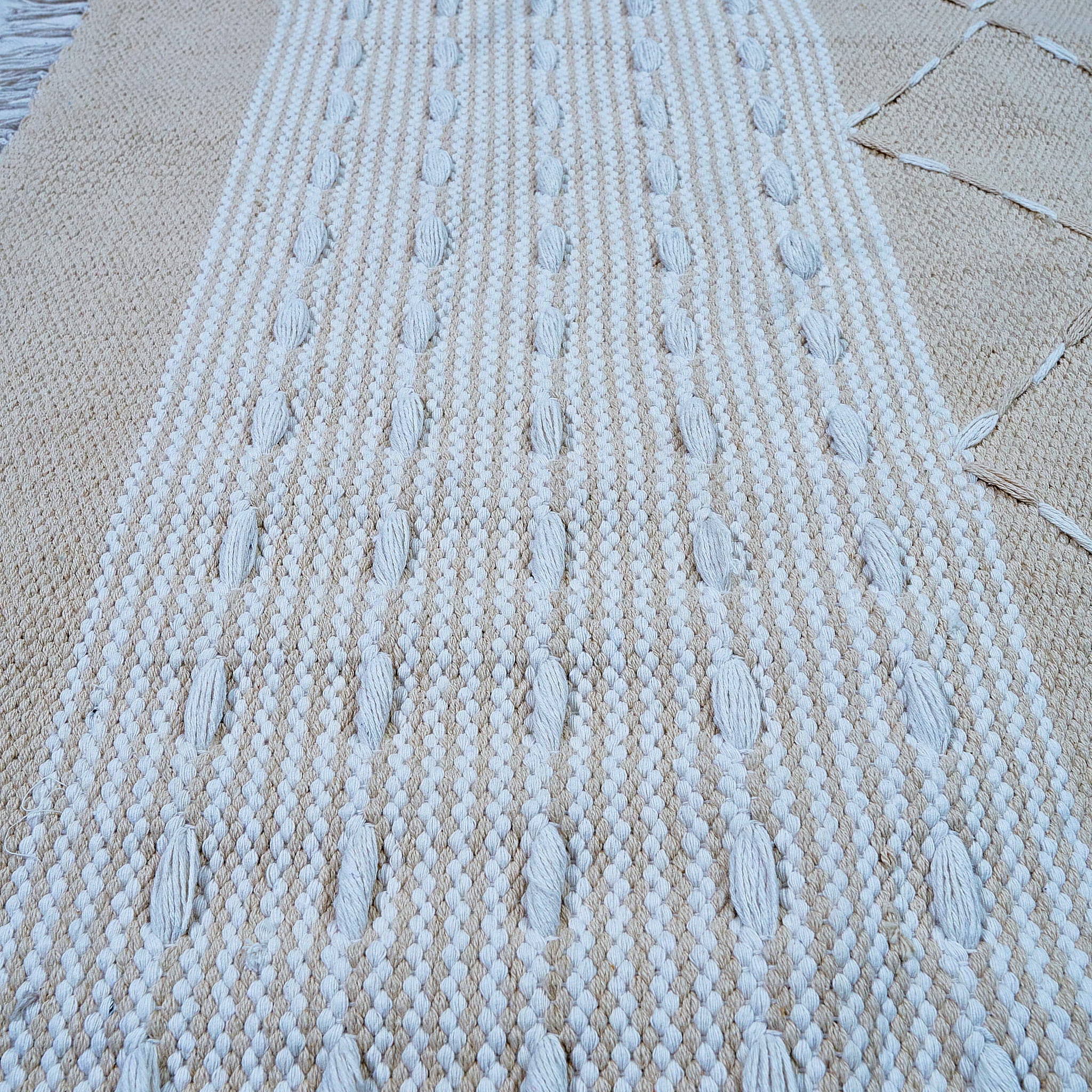 kilim in beige cotton with minimalist stripe/diamond motif, demonstrating kilim craftsmanship.