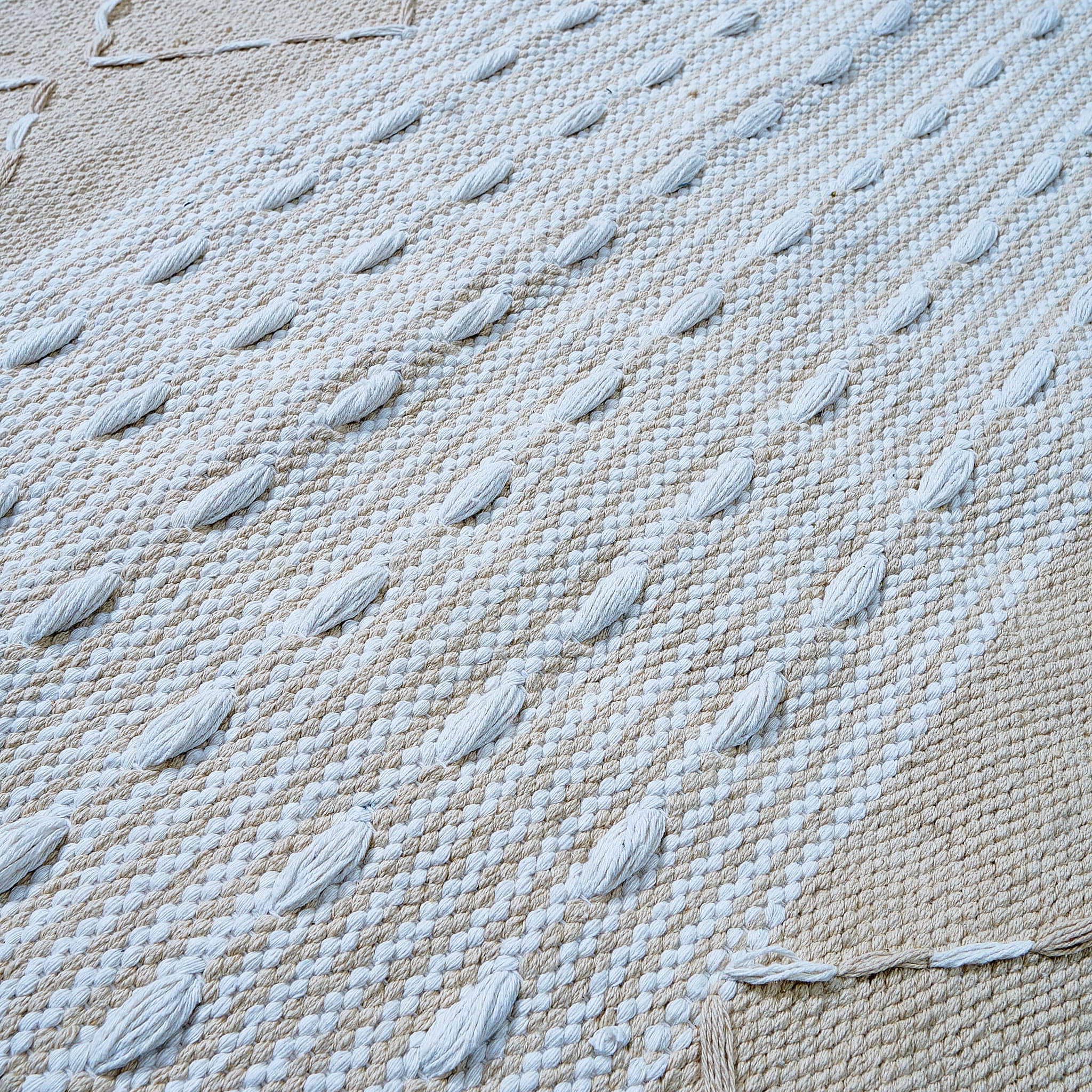 kilim in beige cotton with minimalist stripe/diamond motif, demonstrating kilim craftsmanship.