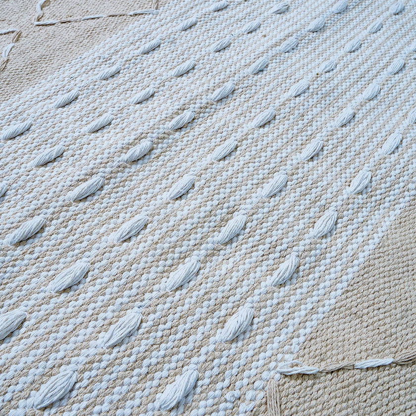 kilim in beige cotton with minimalist stripe/diamond motif, demonstrating kilim craftsmanship.