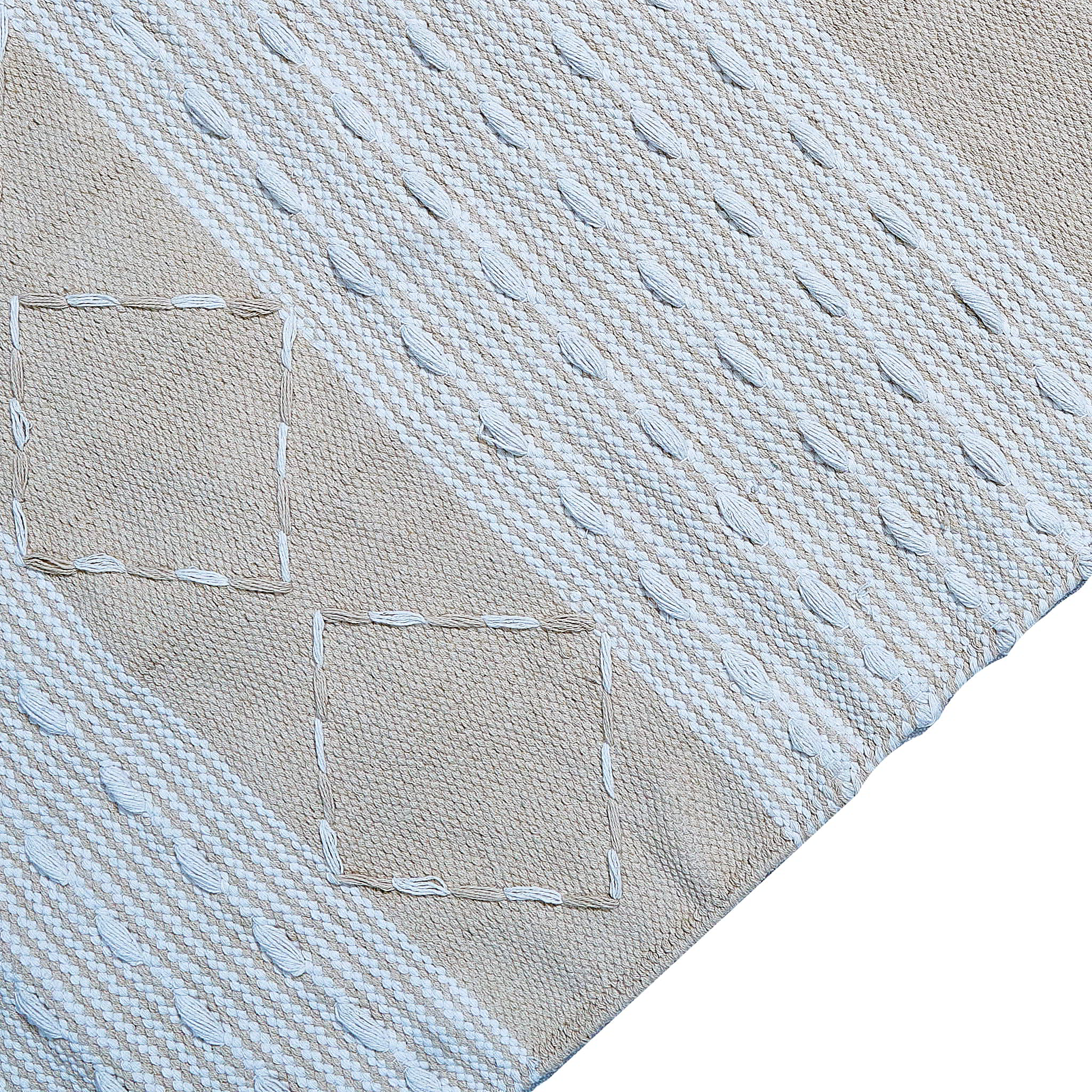 kilim in beige cotton with minimalist stripe/diamond motif, demonstrating kilim craftsmanship.