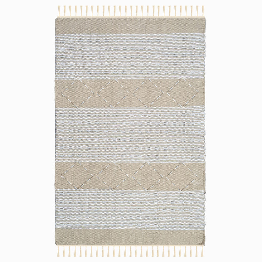 kilim in beige cotton with minimalist stripe/diamond motif, demonstrating kilim craftsmanship.